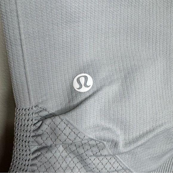Lululemon Awakening Crop leggings Taryn Toomey 17". Sz 4. Gray. Ruched leg. - Picture 3 of 15